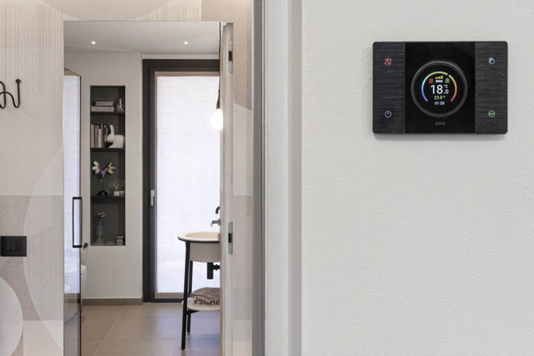 Placche ultra-sottili e tecnologia smart: l’innovazione AVE veste una villa a Borgomanero